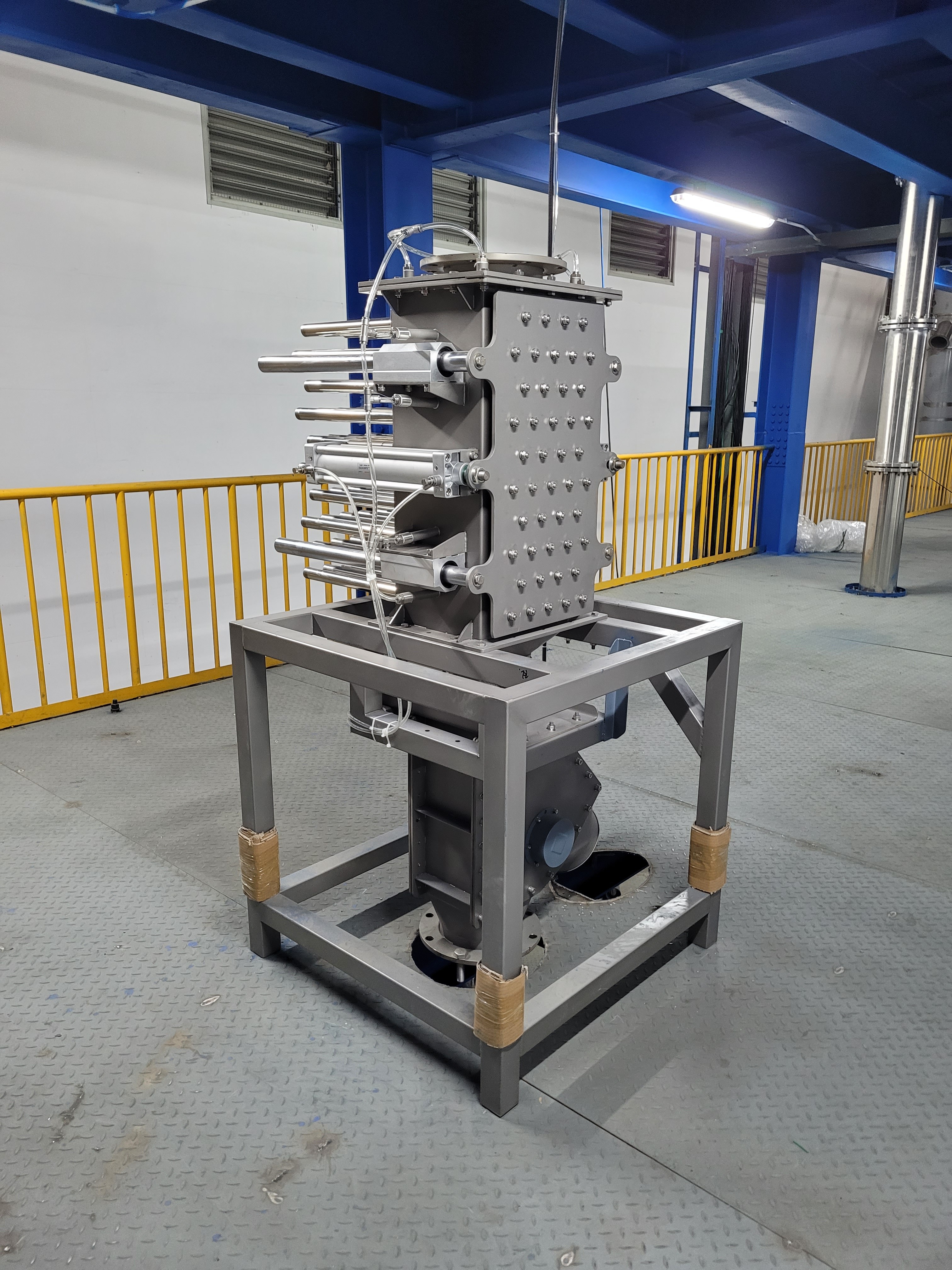 チリパウダー製造における鉄不純物の危険性と磁気分離器の重要な役割