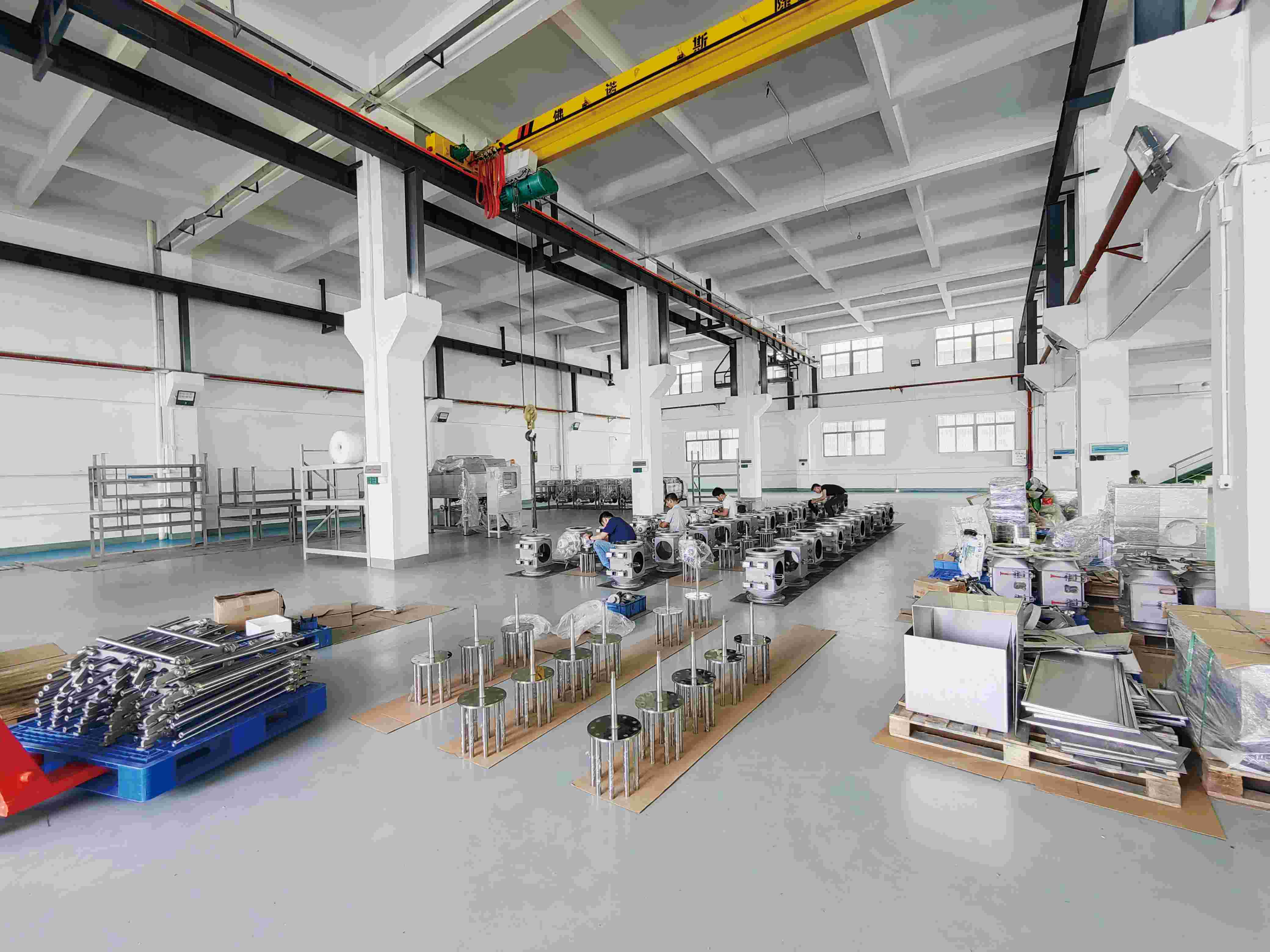 手動鉄分除去装置と自動鉄分除去装置: 利点と違い